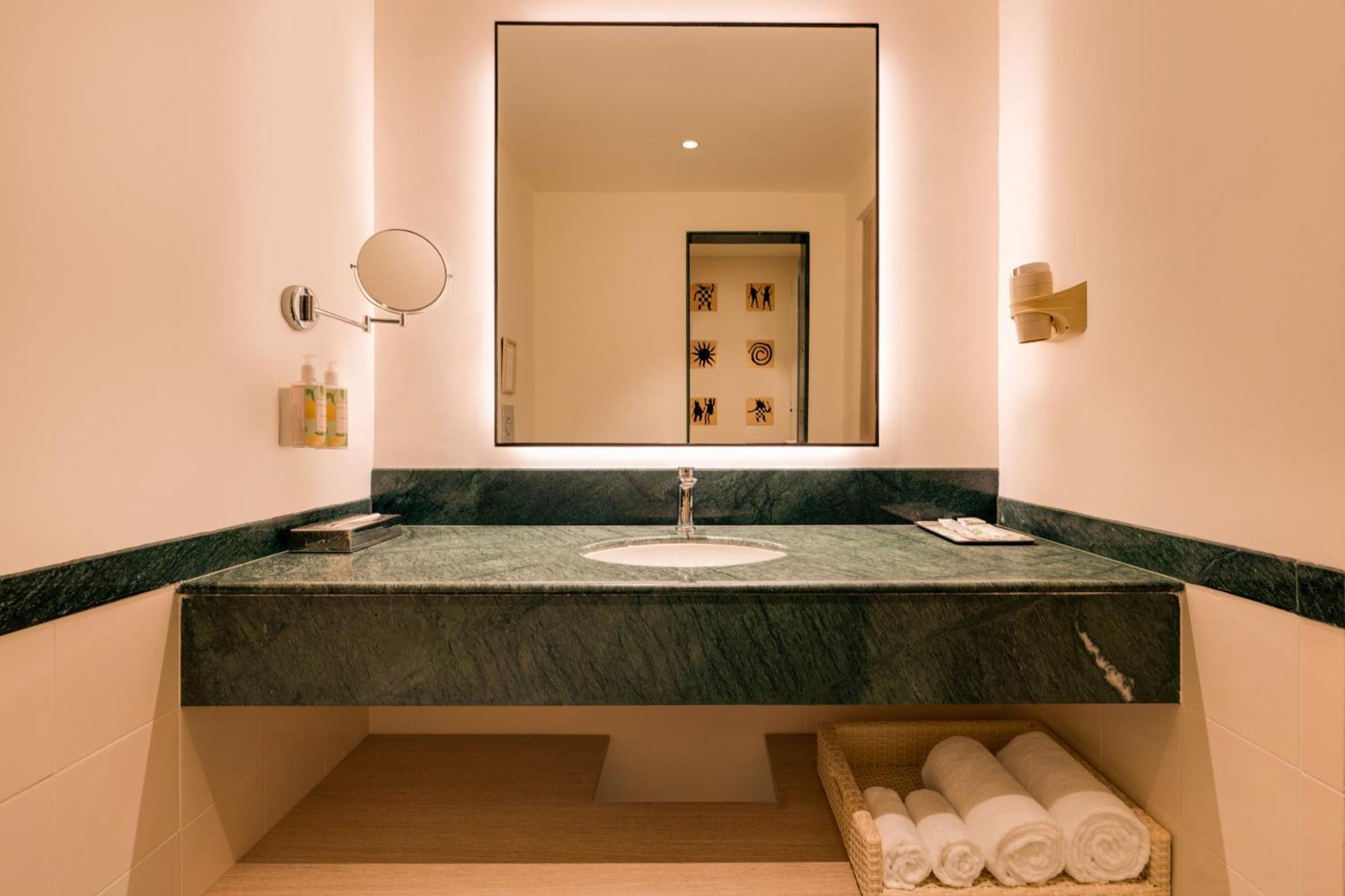 Lemon Tree Premier Hitec City Hyderabad Exterior photo